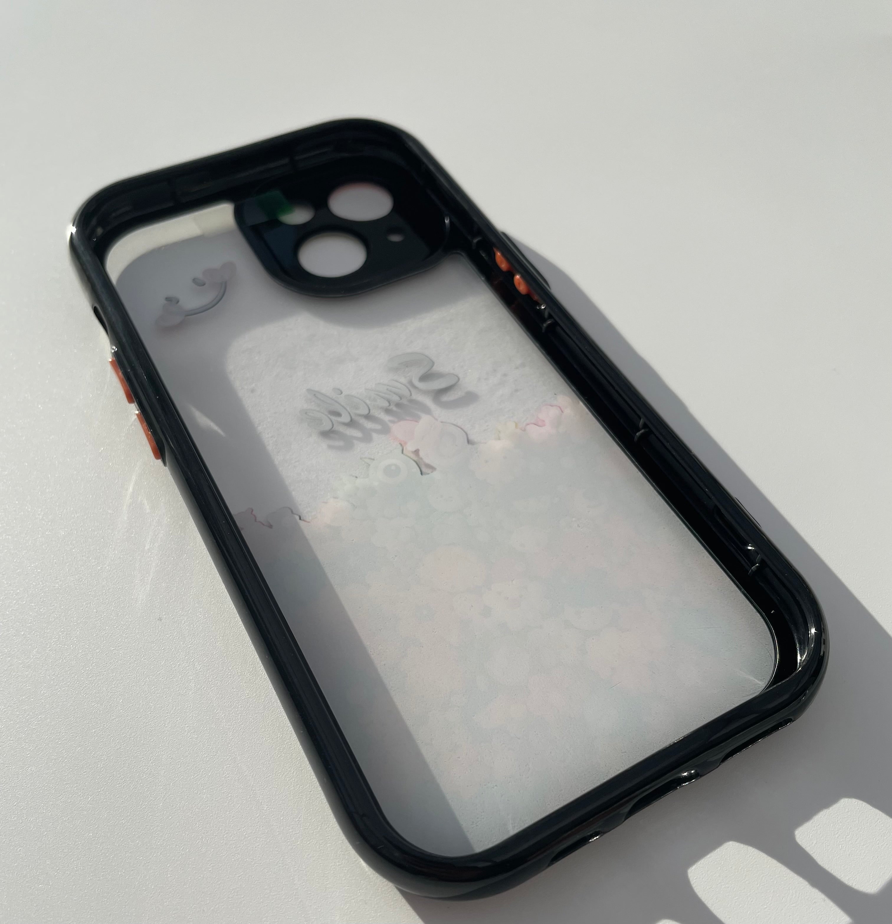 Hårt transparent skal till iPhone 14 - Svart